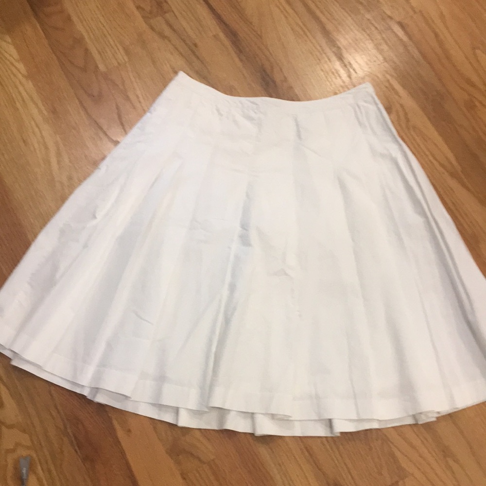 Size 2 pleated white cotton lined skirt
